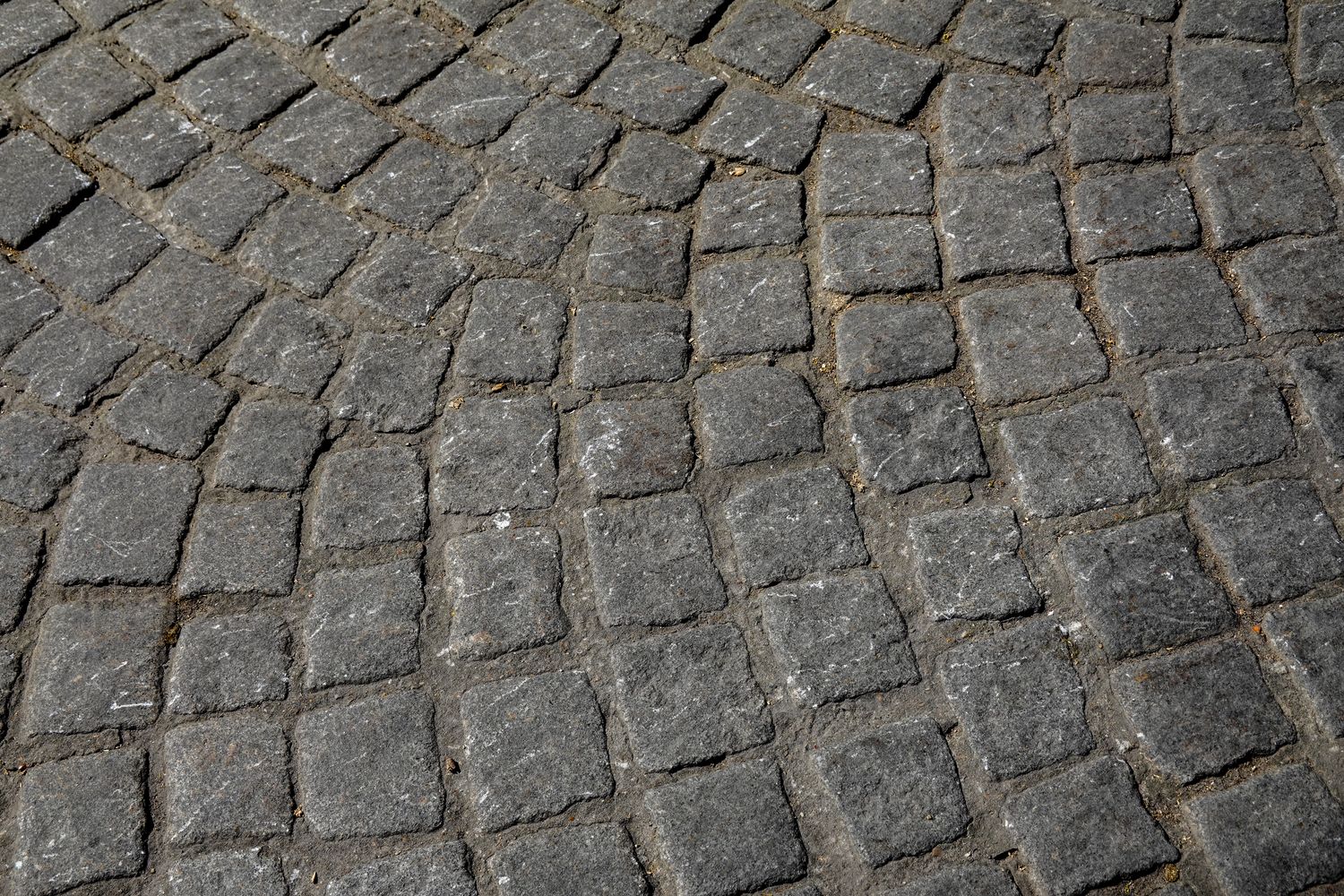 Circular fan cobble pattern