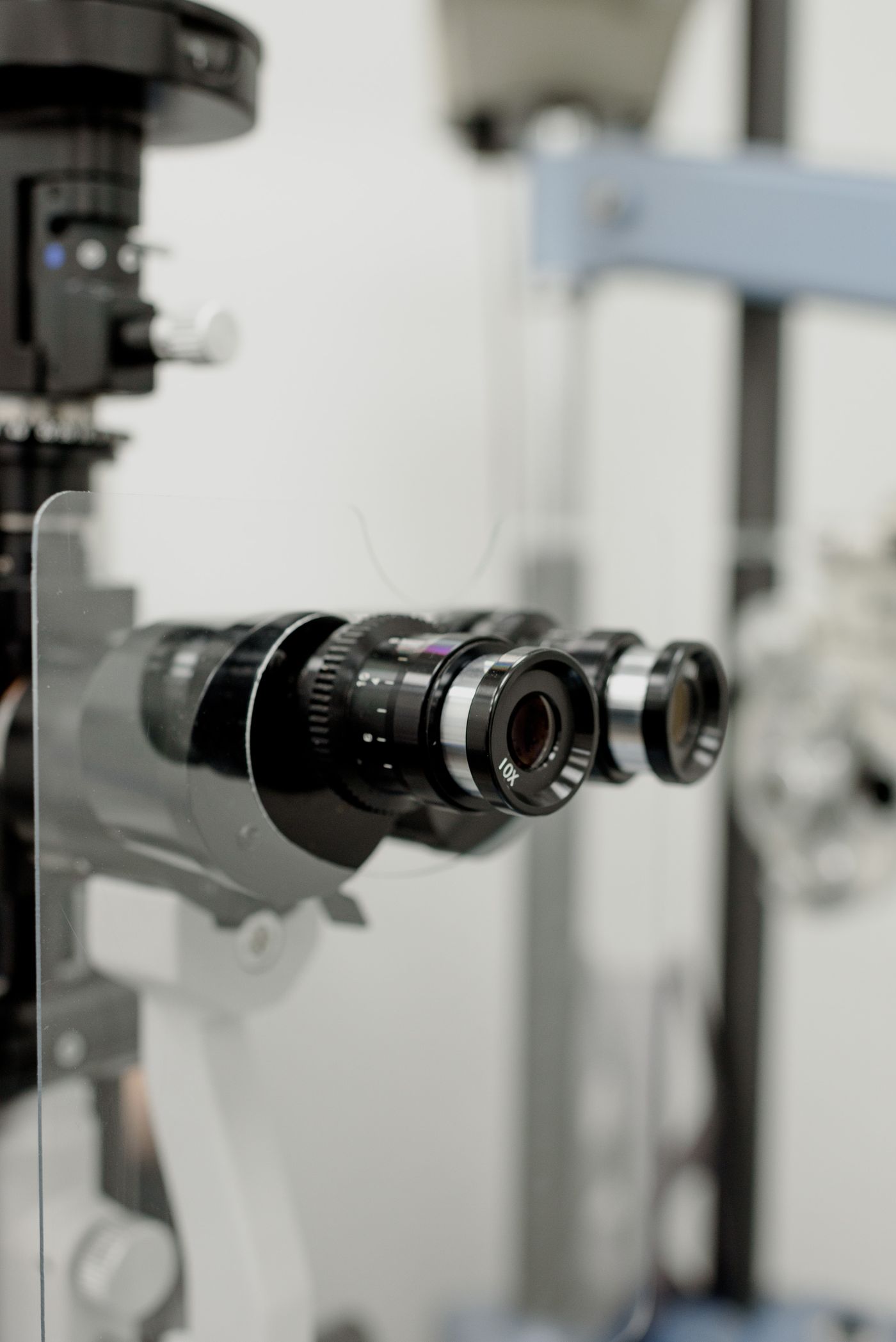 A clinical eye-care diagnostic instrument