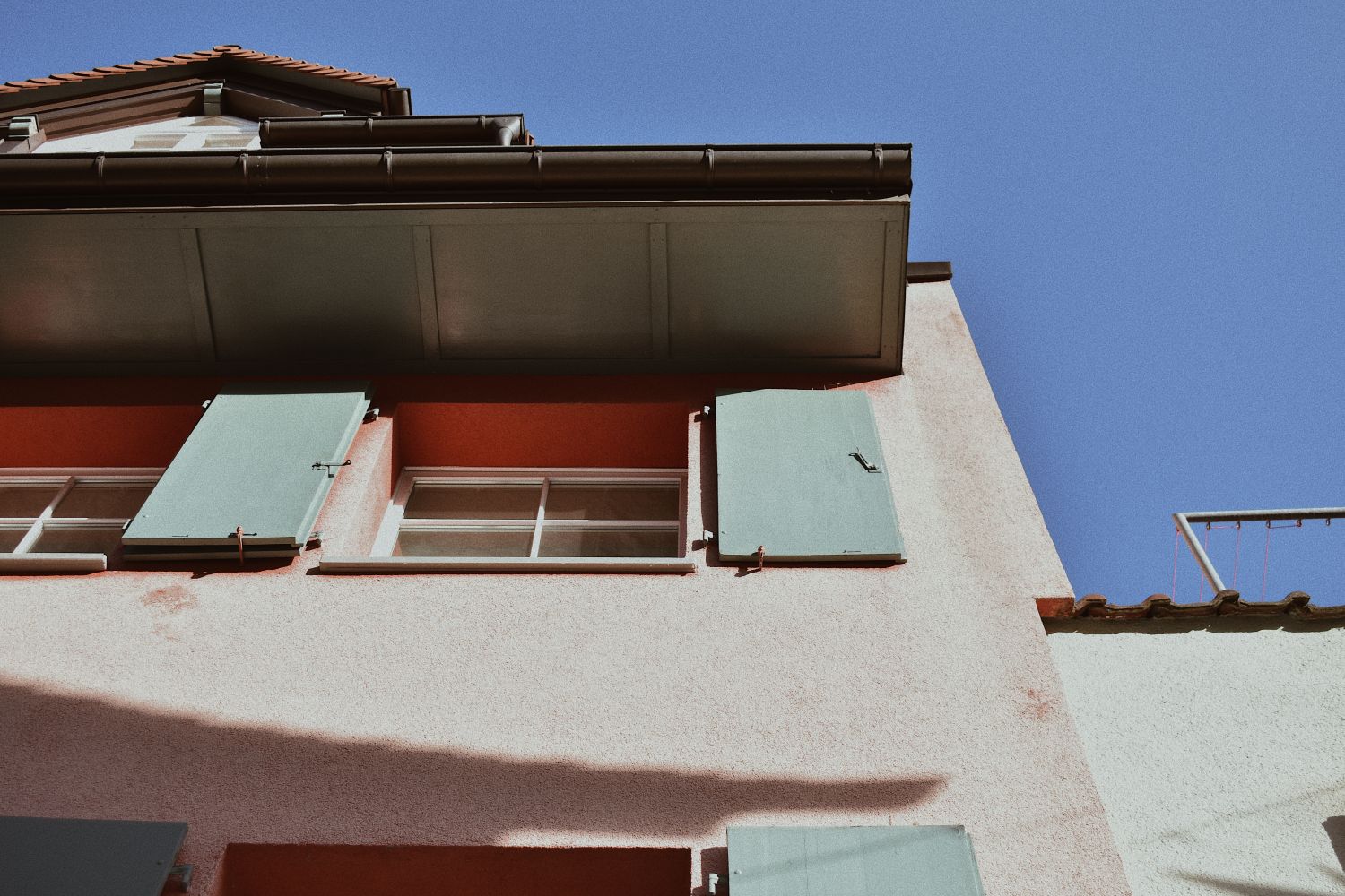 Overhang and gutter on a stucco exterior