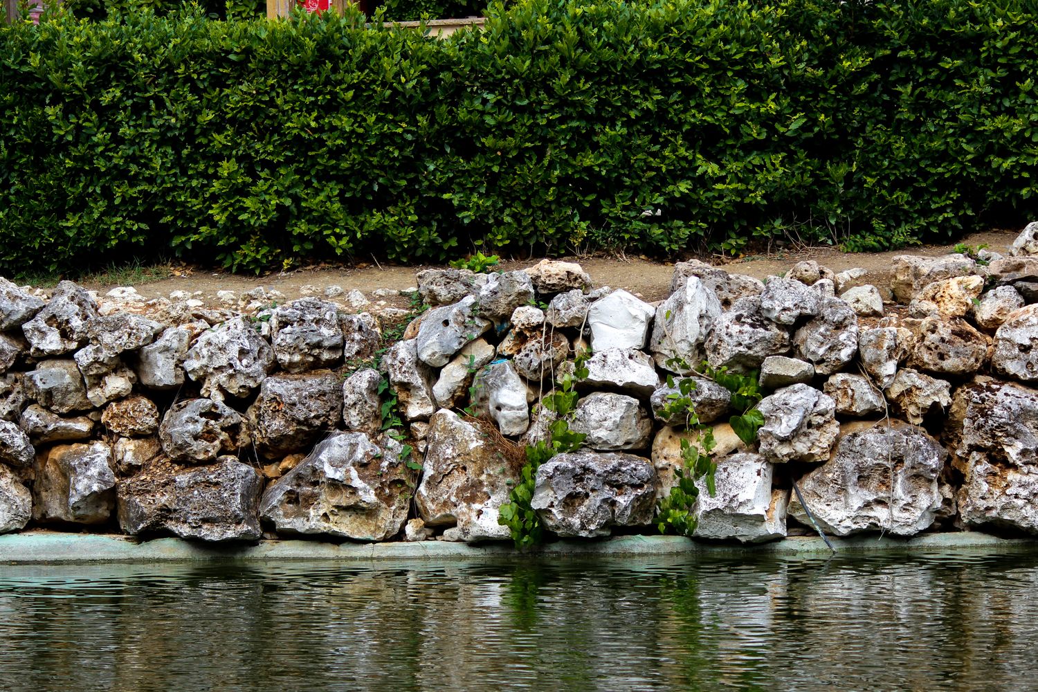 Natural-stone retaining wall by water